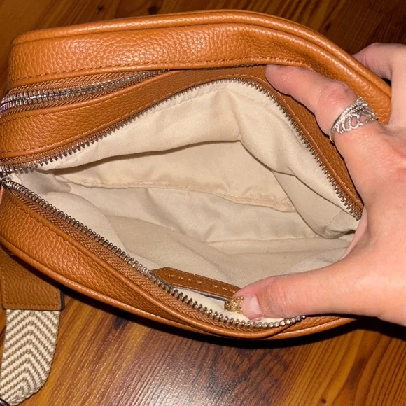 Rea Dunn faux leather camera bag - Picture 4 of 7